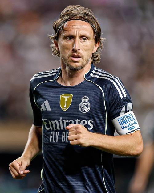 回顾：湖人轻松战胜老鹰，终结连败