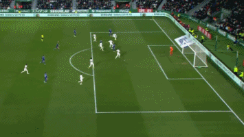 慢重钝！雷迪克看不下去了，换下詹姆斯！东契奇压哨三分拯救全队