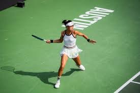 Steam正版移植《英勇之地》手游今日全平台公测