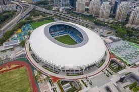 为什么外野手判断长打飞球时需要通过听觉辅助测算距离